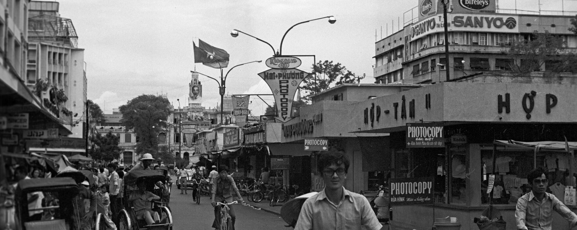 Một trong những con đường của Sài Gòn những ngày đầu sau ngày thành phố giải phóng. - Sputnik Việt Nam, 1920, 11.09.2023