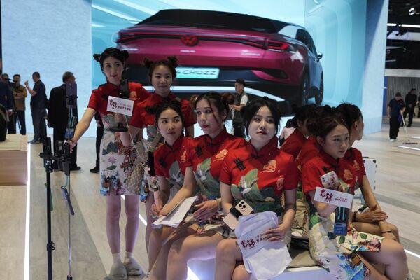 Vlogger tại Triển lãm ô tô quốc tế Thượng Hải 2023. - Sputnik Việt Nam