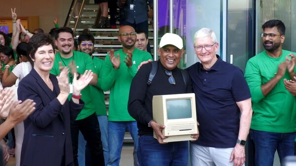 Tim Cook chủ trì khai trương cửa hàng bán lẻ Apple đầu tiên của Ấn Độ tại Mumbai - Sputnik Việt Nam