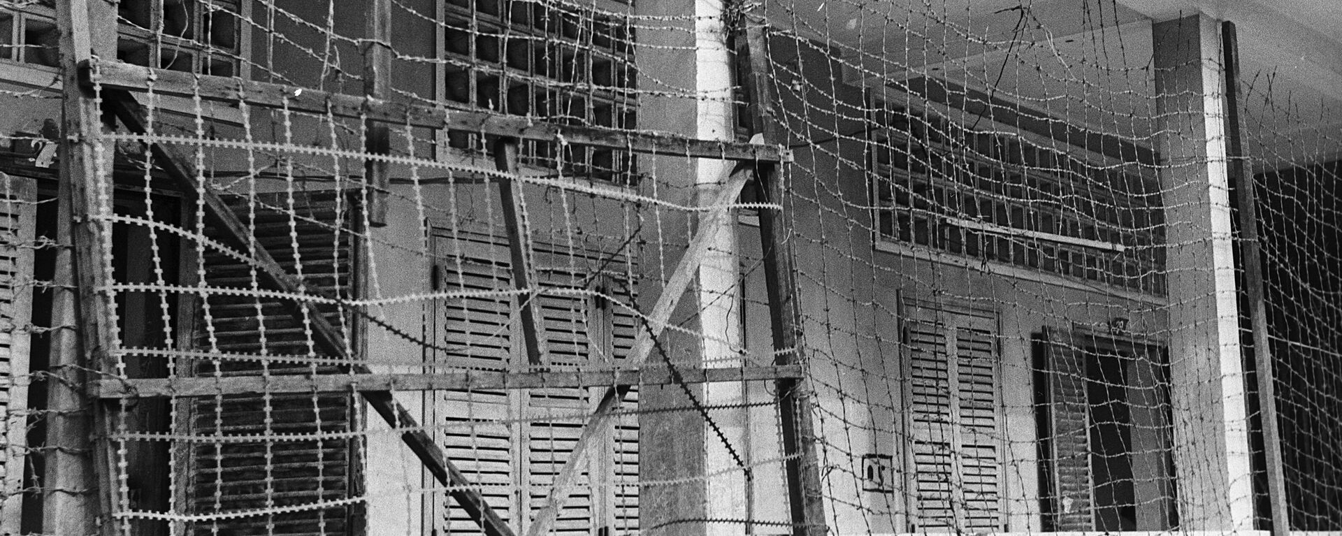 Nhà nước Campuchia. Ở trung tâm của Phnom Penh là Bảo tàng Diệt chủng Tuol Sleng - nhà tù cũ của Pol Pot S-21, trong các bức tường mà hơn 17 nghìn người Campuchia đã bị tra tấn. - Sputnik Việt Nam, 1920, 20.04.2023