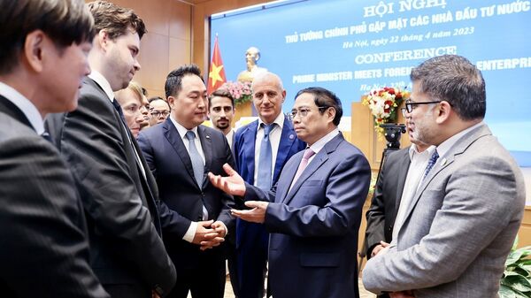 Thủ tướng Phạm Minh Chính trao đổi với các đại diện tổ chức, doanh nghiệp. - Sputnik Việt Nam