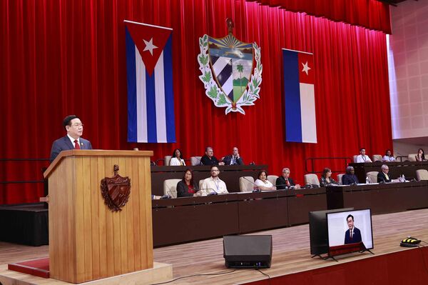 Chủ tịch Quốc hội Vương Đình Huệ phát biểu tại phiên họp đặc biệt của Quốc hội Cuba - Sputnik Việt Nam