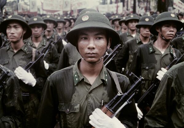 Chiến sĩ Giải phóng quân diễu binh ở Sài Gòn. - Sputnik Việt Nam
