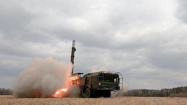 Hoạt động của hệ thống tên lửa Iskander của Nga tiêu diệt các mục tiêu ở Ukraina - Sputnik Việt Nam