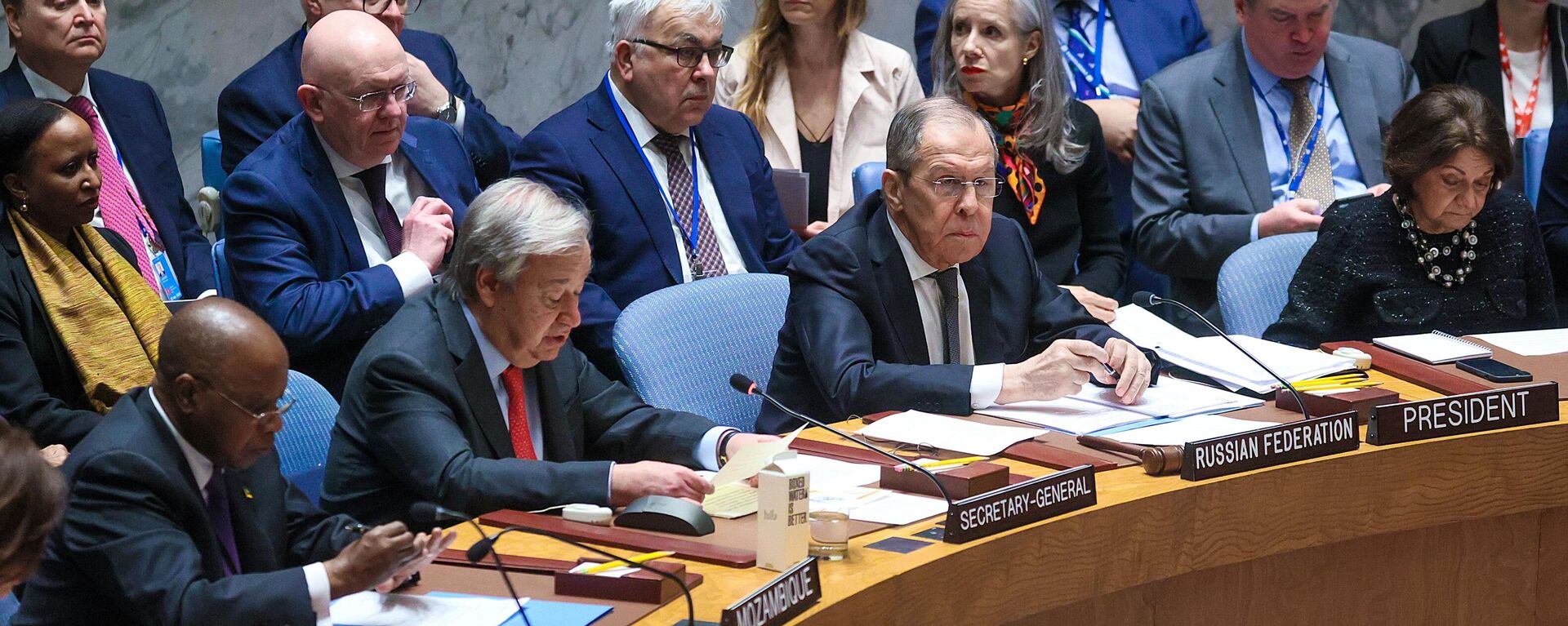 Ngoại trưởng Nga Sergei Lavrov và Tổng thư ký Liên hợp quốc (LHQ) António Guterres tại cuộc họp của Hội đồng Bảo an LHQ ở New York. - Sputnik Việt Nam, 1920, 24.04.2023