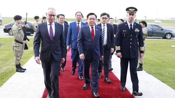 Chủ tịch Quốc hội Vương Đình Huệ bắt đầu thăm chính thức Đông Uruguay - Sputnik Việt Nam
