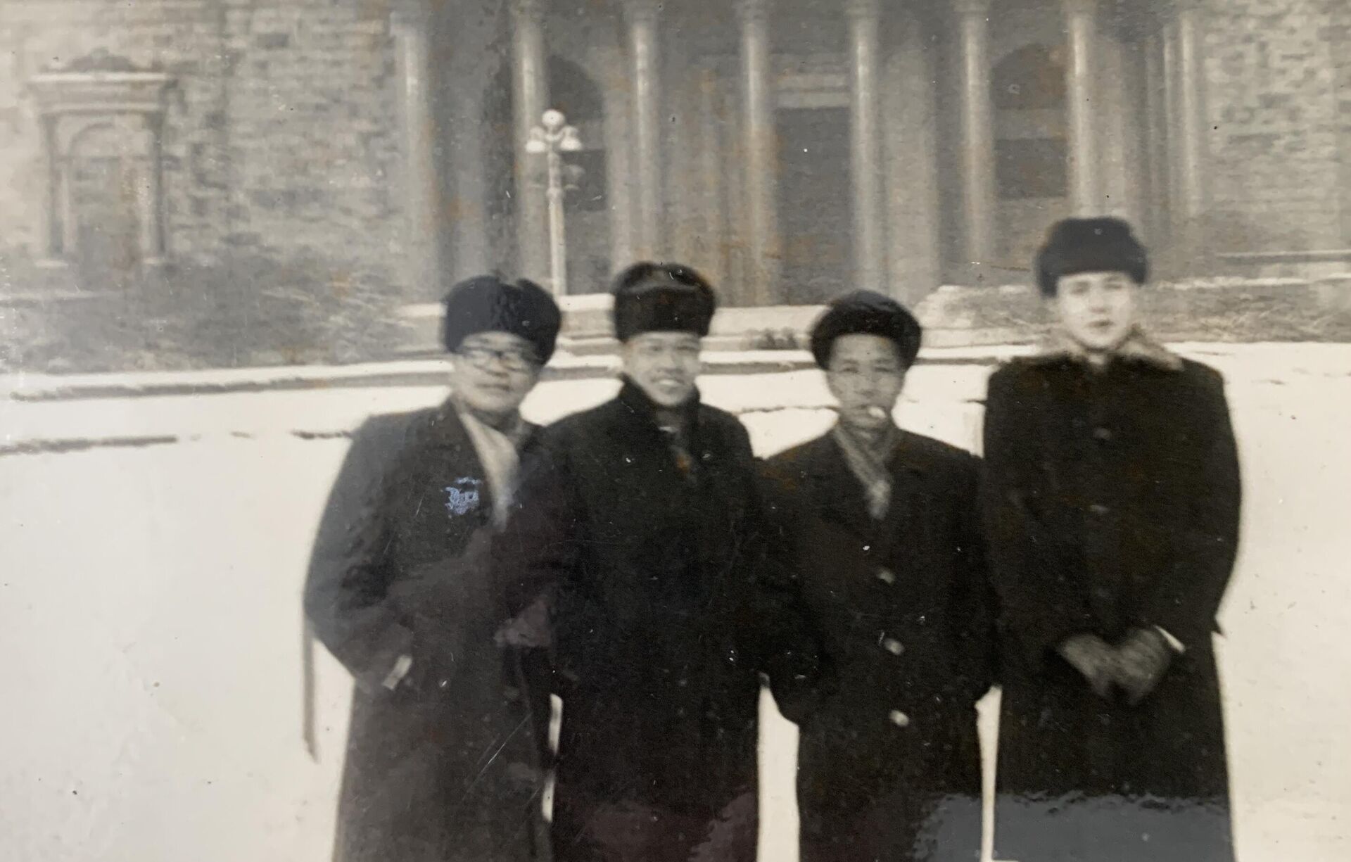Ông Nguyễn Túc (ngoài cùng bên trái) cùng đoàn công tác tại St. Petersburg, Liên bang Nga  - Sputnik Việt Nam, 1920, 27.04.2023