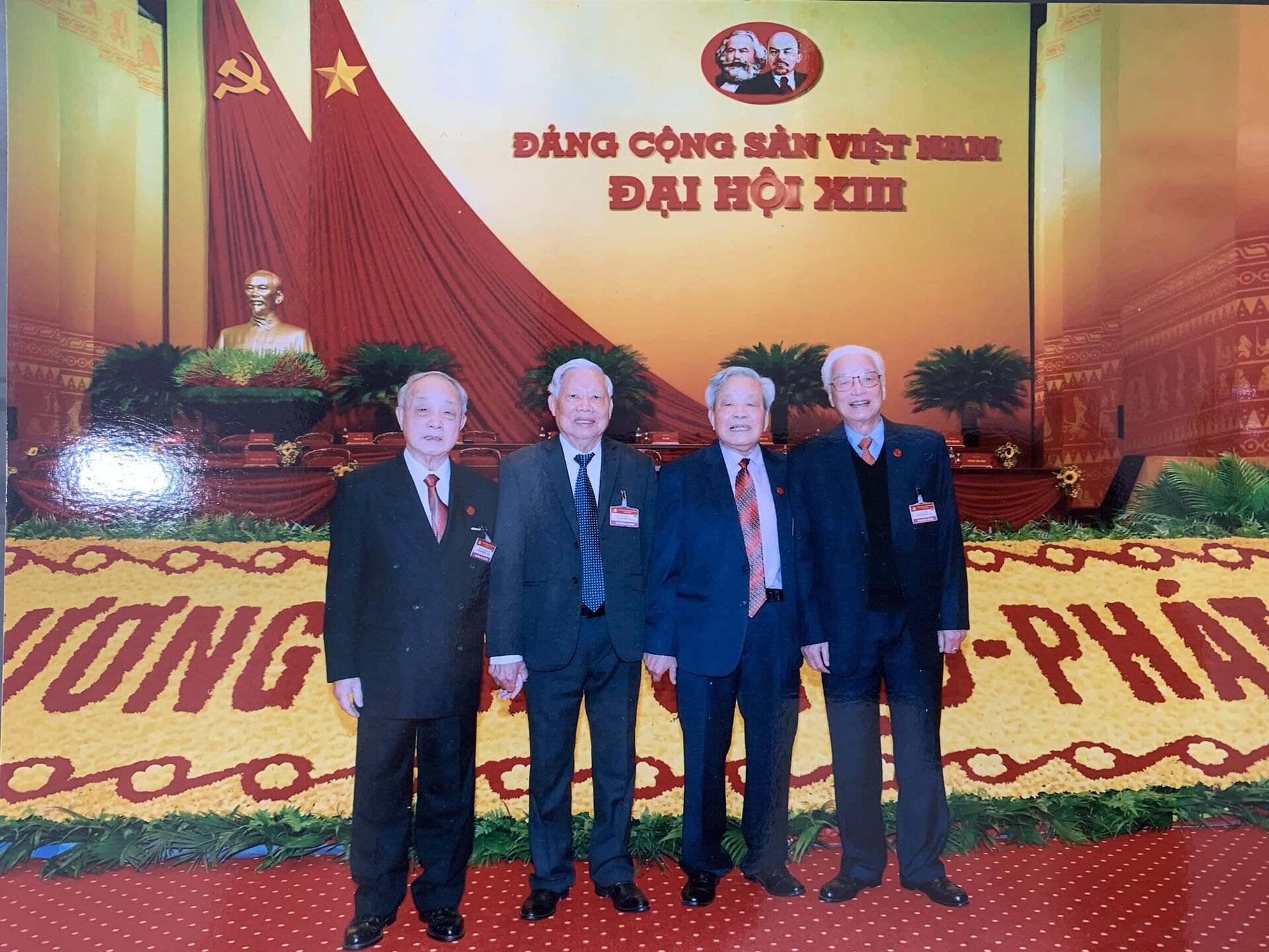 Ông Nguyễn Túc cùng các đồng nghiệp Đại hội đại biểu toàn quốc Đảng Cộng sản Việt Nam lần thứ XIII - Sputnik Việt Nam, 1920, 27.04.2023