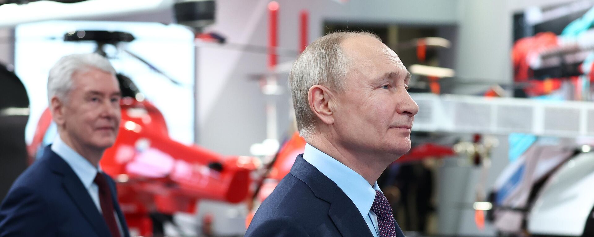 Tổng thống Nga Vladimir Putin thăm khu công nghiệp Rudnevo ở Moskva ( Ngày 27/4/2023)
 - Sputnik Việt Nam, 1920, 28.04.2023