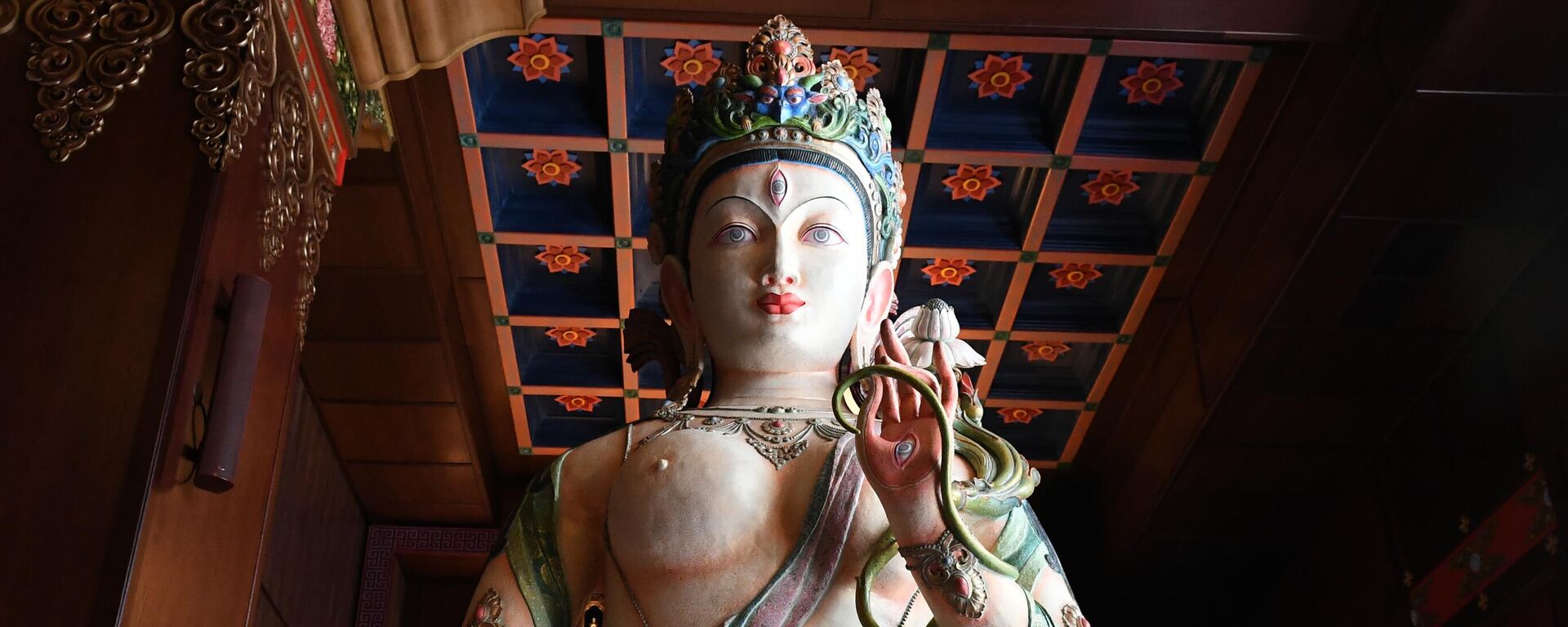 Tượng nữ thần Độ Mẫu Tara Trắng bên trong tu viện Phật giáo chính của Tuva Thubten Shedrub Ling - Sputnik Việt Nam, 1920, 28.04.2023