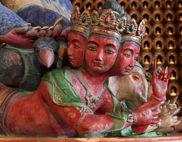 Chi tiết bức tượng Yamantaka, biểu hiện phẫn nộ của Vị thần trí tuệ Manjushri trong tu viện &quot;Thubten Shedrub Ling&quot;. - Sputnik Việt Nam