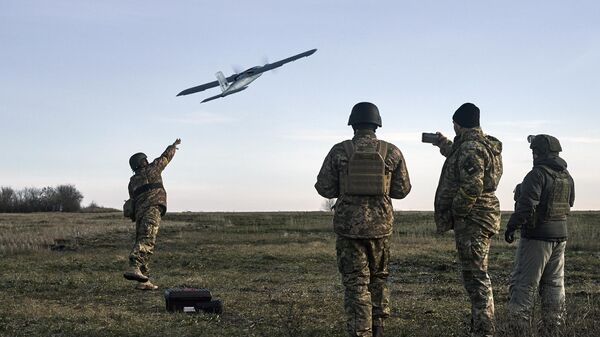 Quân đội Ukraina phóng máy bay không người lái. - Sputnik Việt Nam