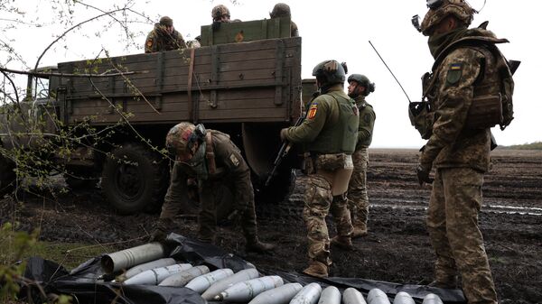 Pháo binh Ukraina gần Artemovsk - Sputnik Việt Nam