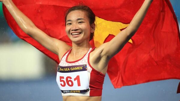 Vận động viên Nguyễn Thị Oanh giành huy chương Vàng môn điền kinh nội dung 5000m nữ - Sputnik Việt Nam