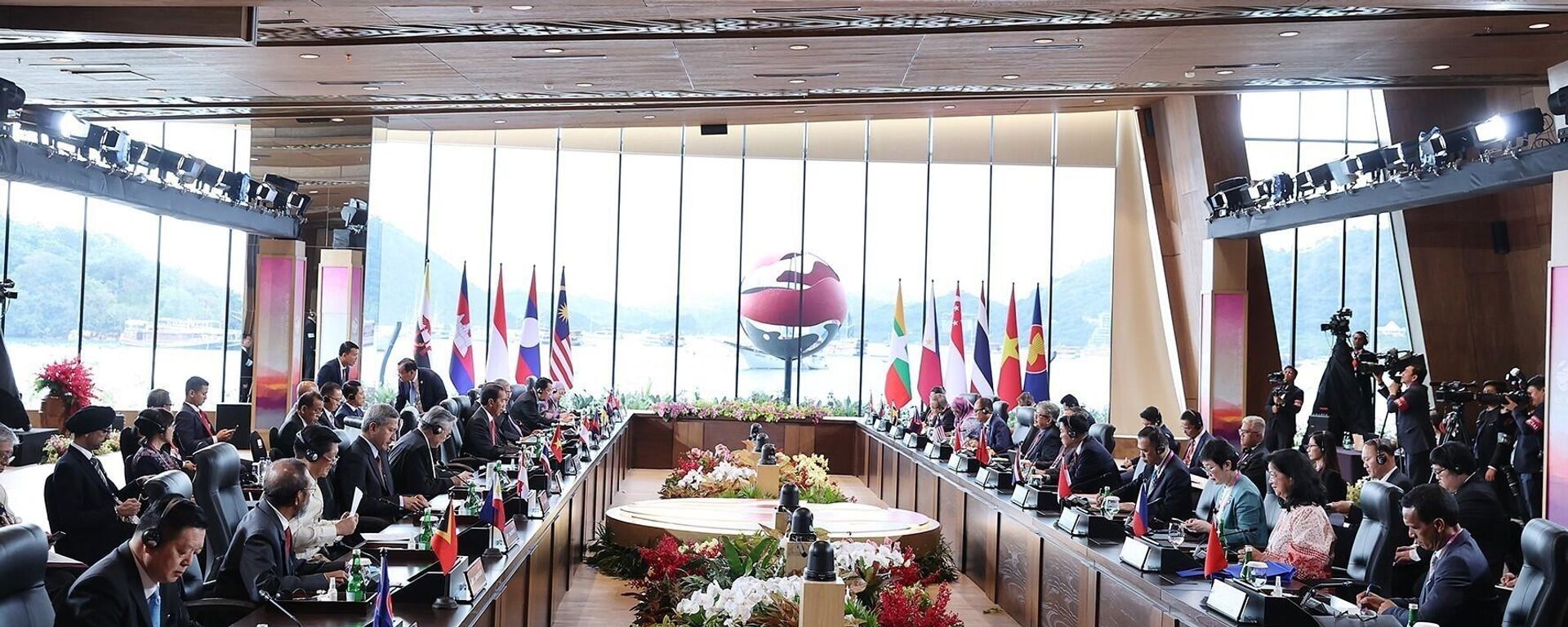 Thủ tướng tham dự Phiên Đối thoại giữa các lãnh đạo ASEAN và Nhóm công tác cấp cao về tầm nhìn Cộng đồng ASEAN sau 2025 - Sputnik Việt Nam, 1920, 10.05.2023