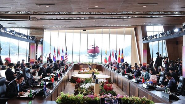 Thủ tướng tham dự Phiên Đối thoại giữa các lãnh đạo ASEAN và Nhóm công tác cấp cao về tầm nhìn Cộng đồng ASEAN sau 2025 - Sputnik Việt Nam