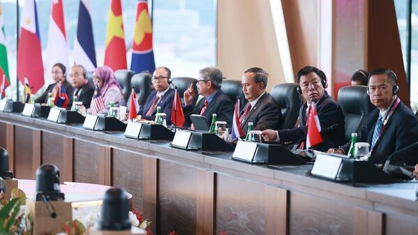 Thủ tướng tham dự Phiên Đối thoại giữa các lãnh đạo ASEAN và Nhóm công tác cấp cao về tầm nhìn Cộng đồng ASEAN sau 2025 - Sputnik Việt Nam