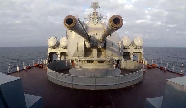 Khẩu đại bác trên tàu chiến thuộc Hạm đội Biển Đen của Nga trong cuộc tập trận ở Biển Đen. - Sputnik Việt Nam