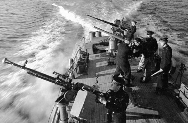 Các thủy thủ Hạm đội Biển Đen trên ca-nô cao tốc trong cuộc hành quân thời Chiến tranh Vệ quốc Vĩ đại, năm 1941. - Sputnik Việt Nam