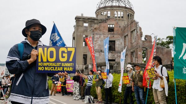 Biểu tình gần Đài tưởng niệm Hòa bình Hiroshima phản đối hội nghị thượng đỉnh của các nhà lãnh đạo G7 - Sputnik Việt Nam