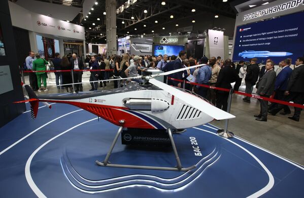 Máy bay không người lái BAS-200 tại Triển lãm Quốc tế về ngành công nghiệp trực thăng HeliRussia 2023 trong Trung tâm Bảo tàng-Triển lãm quốc tế «Crocus Expo». - Sputnik Việt Nam