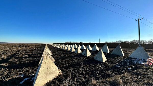 Quang cảnh các công sự đang được xây dựng trên đường biên giới với Ukraina ở vùng Belgorod - Sputnik Việt Nam