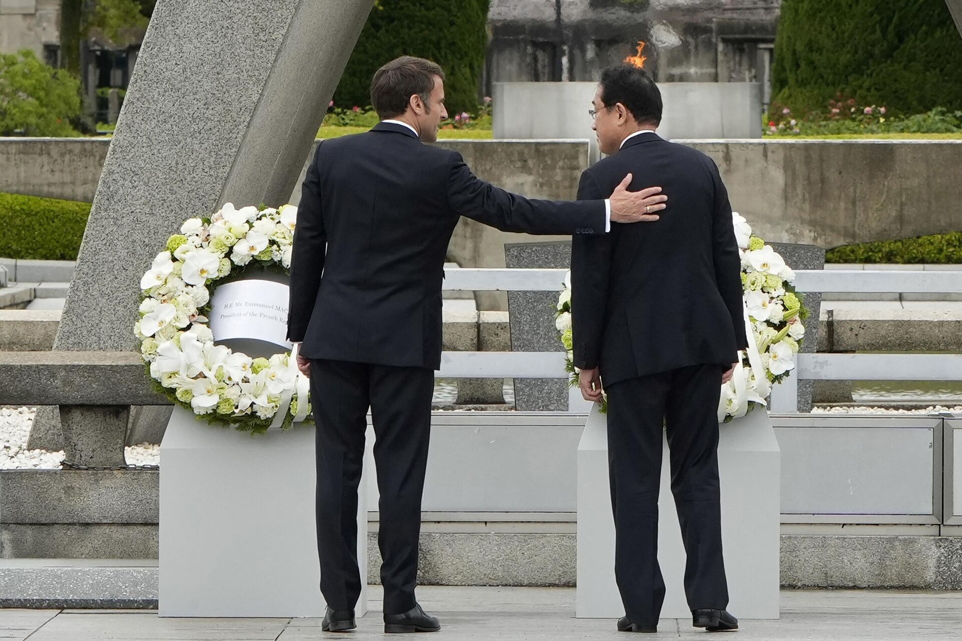 Tổng thống Pháp Emmanuel Macron và Thủ tướng Nhật Bản Fumio Kishida tại Hội nghị thượng đỉnh G7  - Sputnik Việt Nam, 1920, 20.05.2023