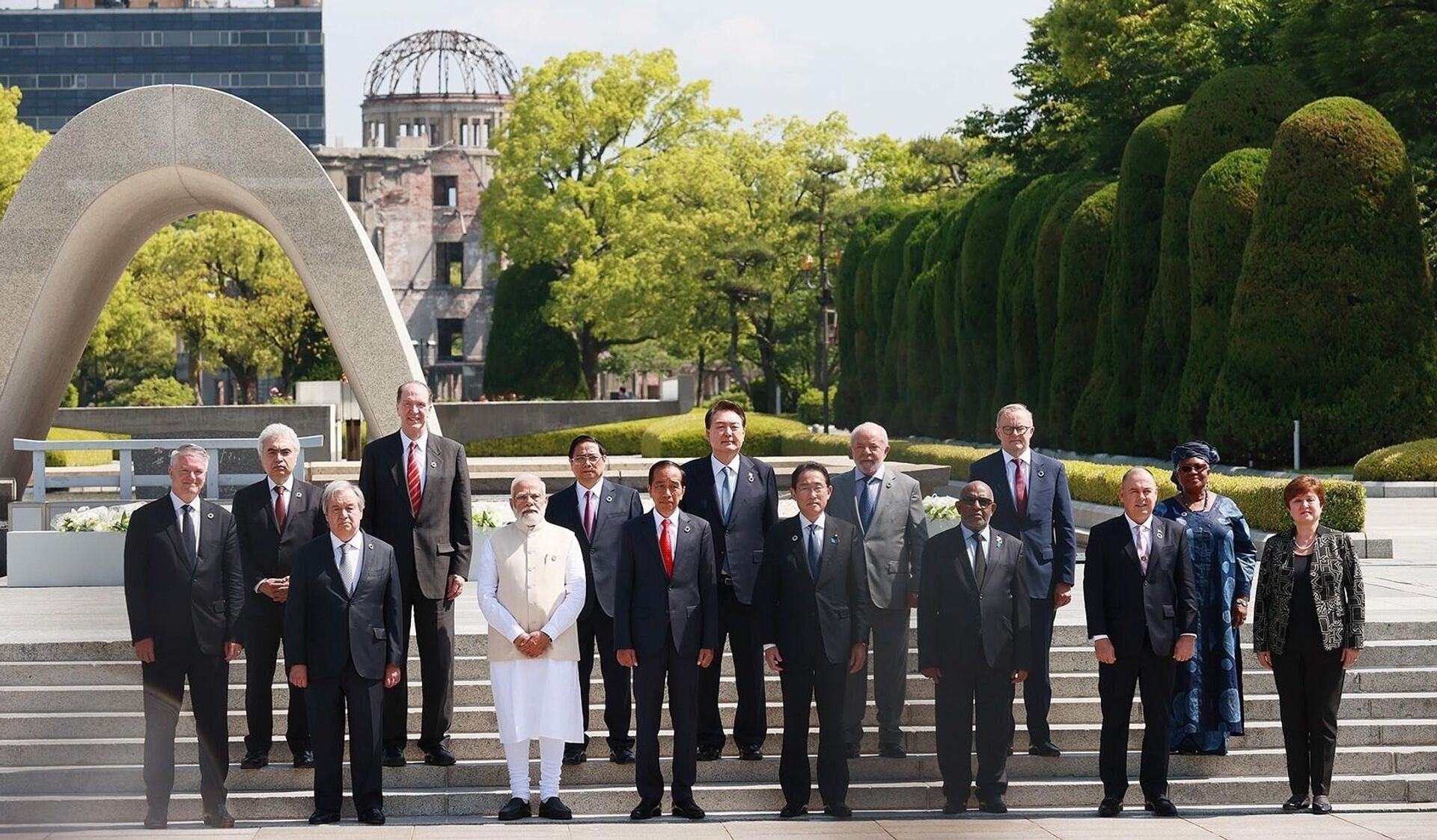 Thủ tướng Phạm Minh Chính thăm Công viên Tưởng niệm hòa bình Hiroshima, Nhật Bản - Sputnik Việt Nam, 1920, 22.05.2023