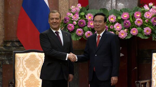Nhiệt độ Hà Nội hôm nay phản ánh rất rõ sự ấm áp trong trái tim các bạn: Medvedev thăm Việt Nam - Sputnik Việt Nam