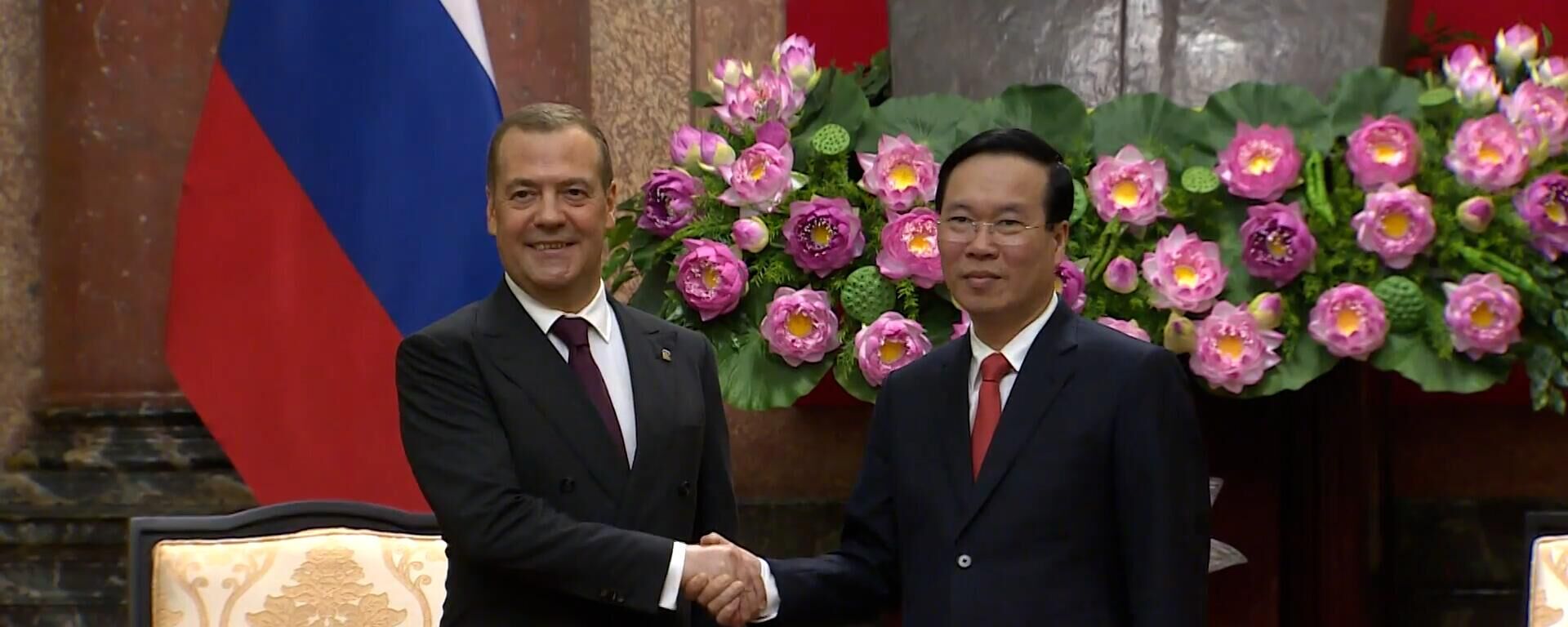 Nhiệt độ Hà Nội hôm nay phản ánh rất rõ sự ấm áp trong trái tim các bạn: Medvedev thăm Việt Nam - Sputnik Việt Nam, 1920, 23.05.2023