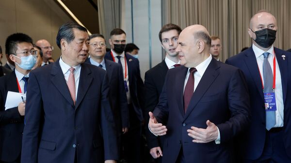 Thủ tướng Nga Mikhail Mishustin tại phiên họp toàn thể Diễn đàn Doanh nghiệp Nga-Trung Quốc ở Thượng Hải - Sputnik Việt Nam