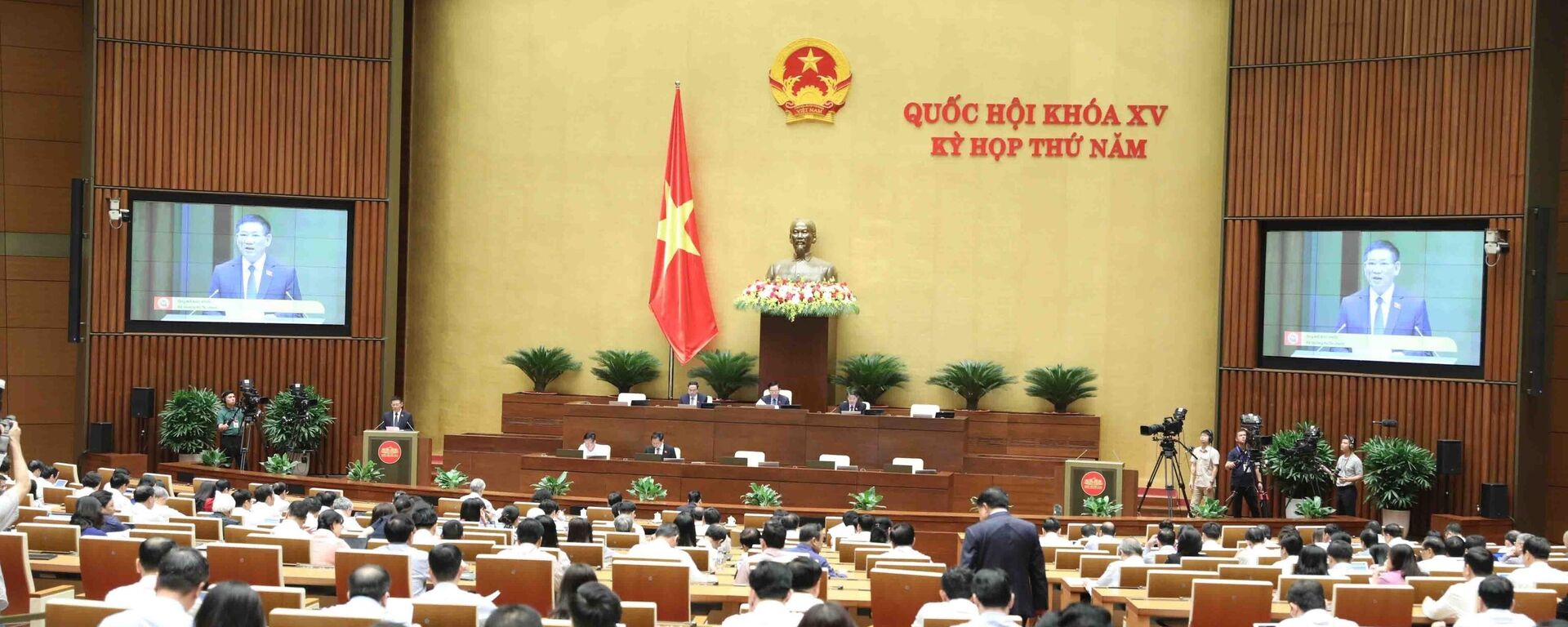 Kỳ họp thứ 5, Quốc hội khóa XV: Thảo luận về dự án Luật Đấu thầu (sửa đổi) - Sputnik Việt Nam, 1920, 26.05.2023