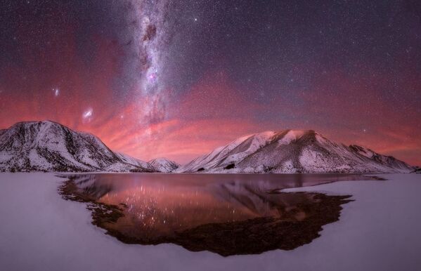 Bức ảnh Winter&#x27;s Airglow của nhiếp ảnh gia New Zealand Larryn Rae góp mặt trong Top 25 cuộc thi 2023 Milky Way photographer of the year. - Sputnik Việt Nam