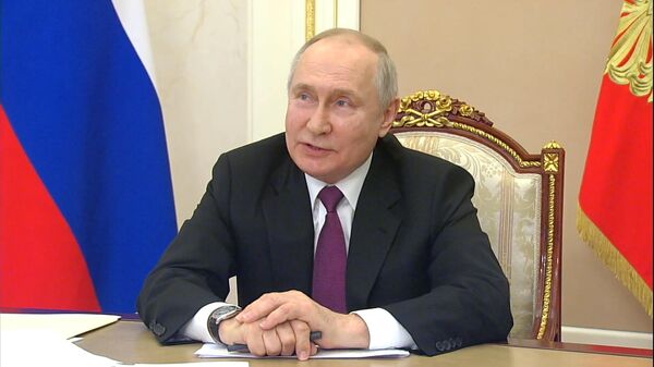 Ông Putin công nhận với các cháu thiếu nhi rằng Ông già Tuyết quan trọng hơn tổng thống - Sputnik Việt Nam