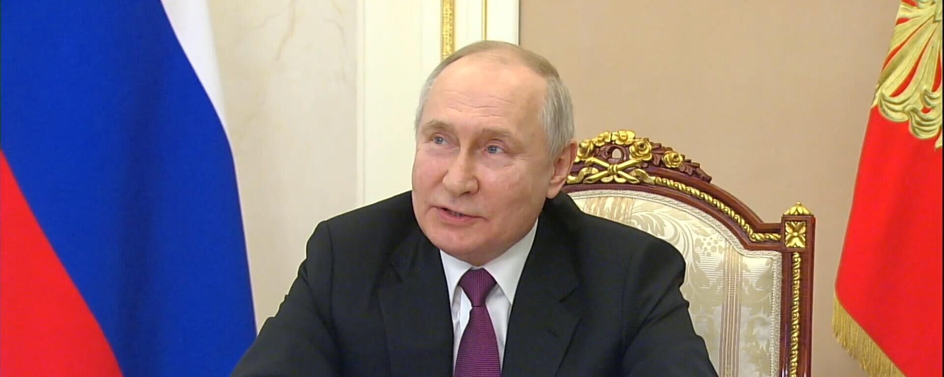 Ông Putin công nhận với các cháu thiếu nhi rằng Ông già Tuyết quan trọng hơn tổng thống - Sputnik Việt Nam, 1920, 02.06.2023
