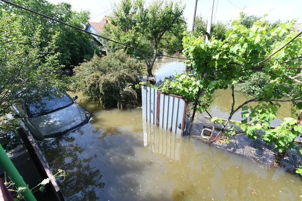 Khu vực bị ngập lụt ở Nova Kakhovka sau khi đập thủy điện Kakhovka bị phá hủy. - Sputnik Việt Nam