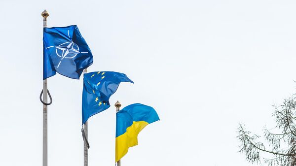 Lá cờ NATO, EU và Ukraina - Sputnik Việt Nam