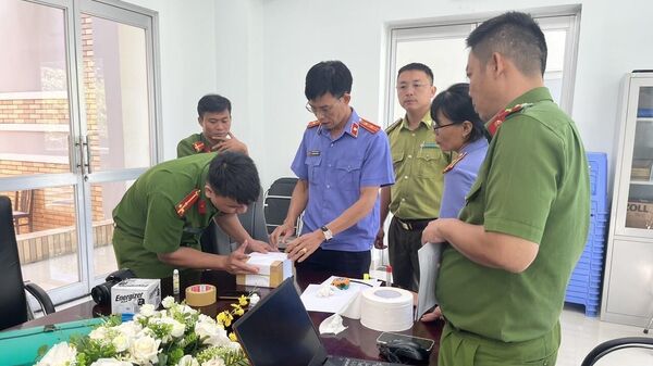 Phát hiện đối tượng có hành vi vận chuyển trứng động vật hoang dã tại sân bay Cỏ Ống - Sputnik Việt Nam