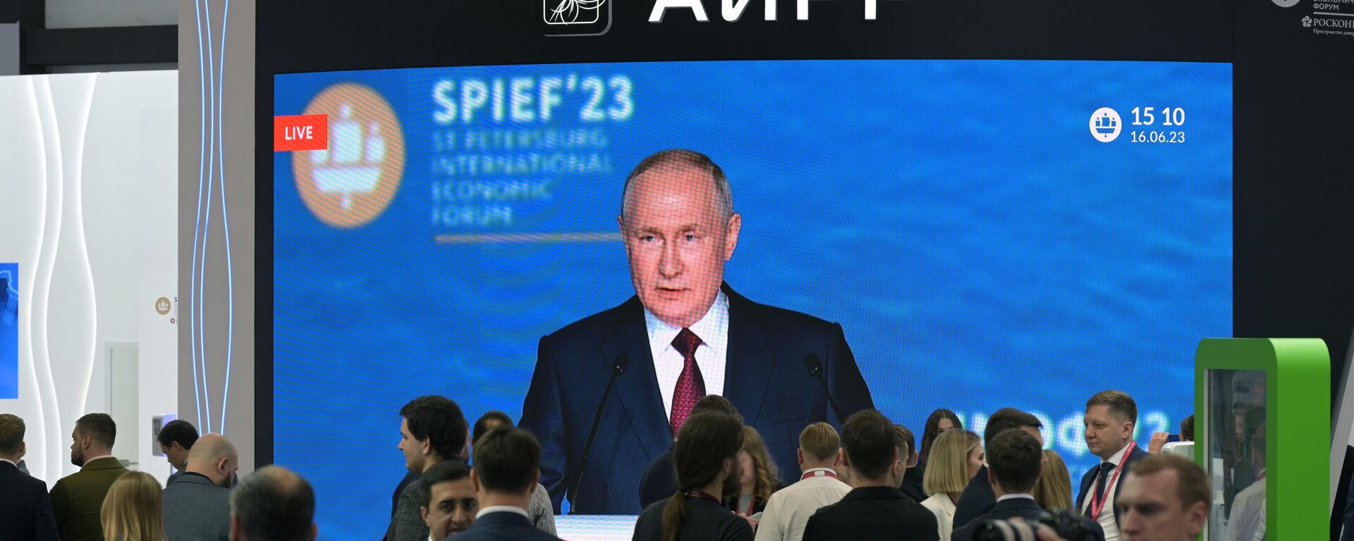 Tổng thống Nga Vladimir Putin tham dự SPIEF-2023 - Sputnik Việt Nam, 1920, 16.06.2023
