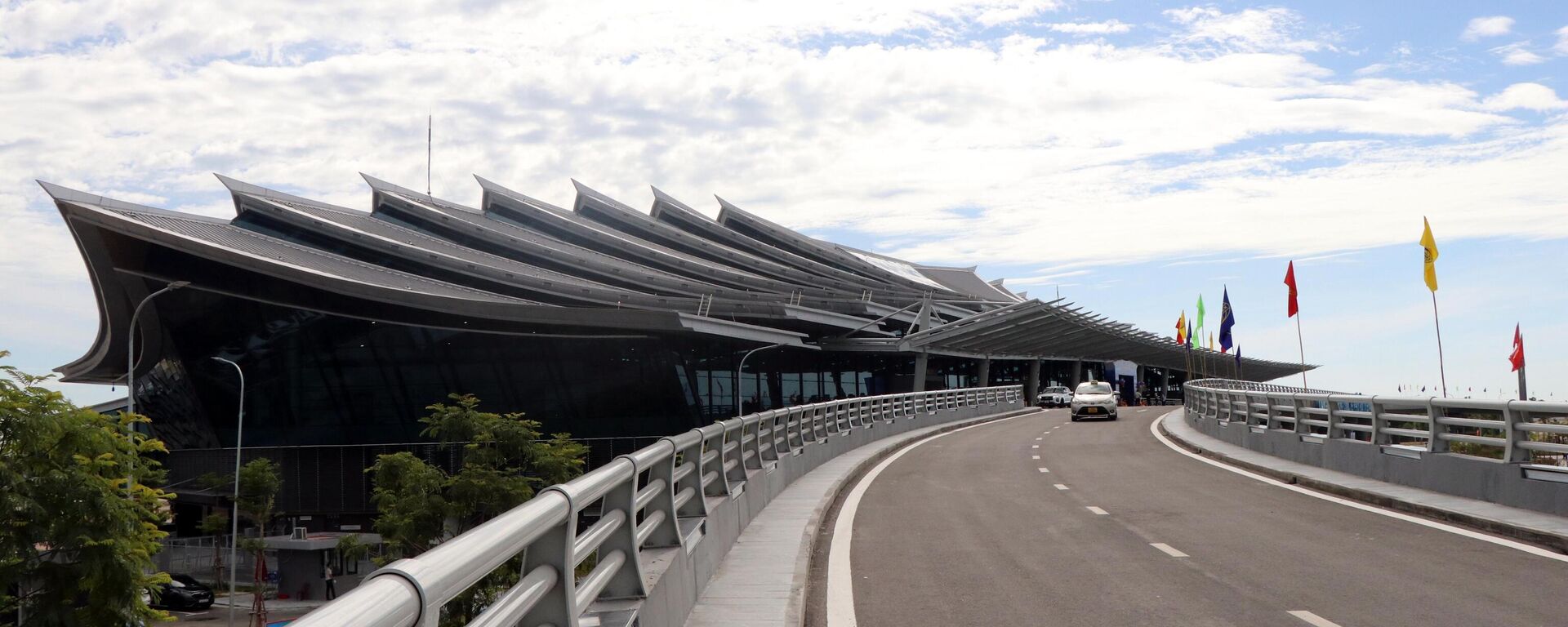 Nhà ga hành khách T2 - Cảng hàng không quốc tế Phú Bài mang phong cách kiến trúc kết hợp những nét đặc trưng truyền thống của xứ Huế và hiện đại. - Sputnik Việt Nam, 1920, 17.06.2023