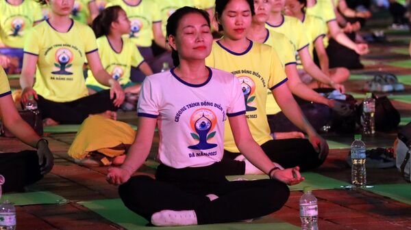 Hơn 1500 người đồng diễn Yoga tại Đà Nẵng - Sputnik Việt Nam