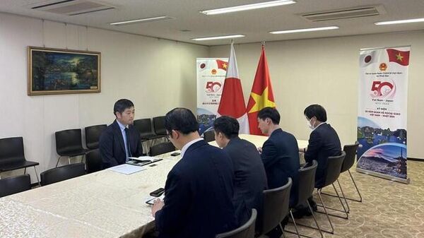 Buổi làm việc giữa cán bộ Đại sứ quán Việt Nam tại Nhật Bản với đại diện nghiệp đoàn về sự việc - Sputnik Việt Nam