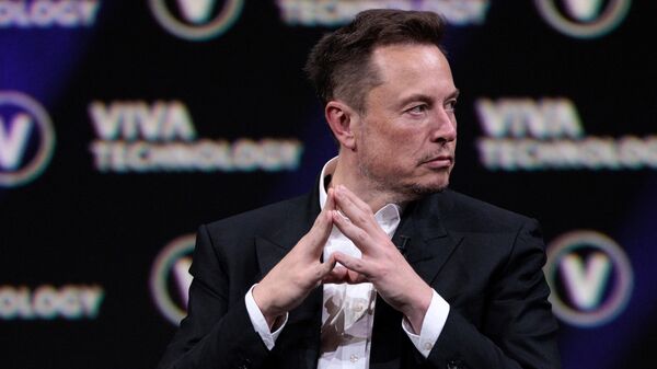 Tỷ phú Elon Musk CEO của SpaceX, Twitter và Tesla tại Hội chợ Khởi nghiệp và Ứng nghiệm Công nghệ Vivatech, Paris. - Sputnik Việt Nam