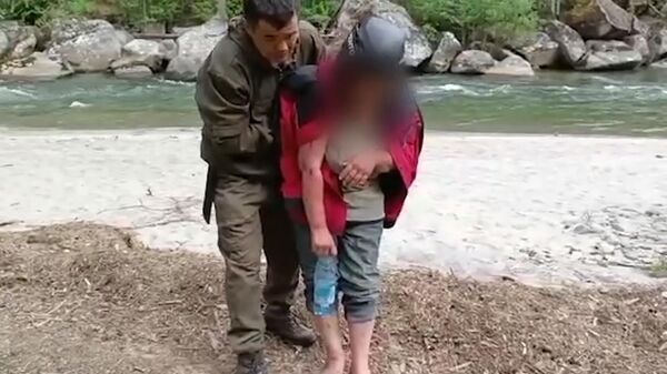 Tìm thấy một cô gái bị mất tích trong rừng sau 18 ngày - Sputnik Việt Nam