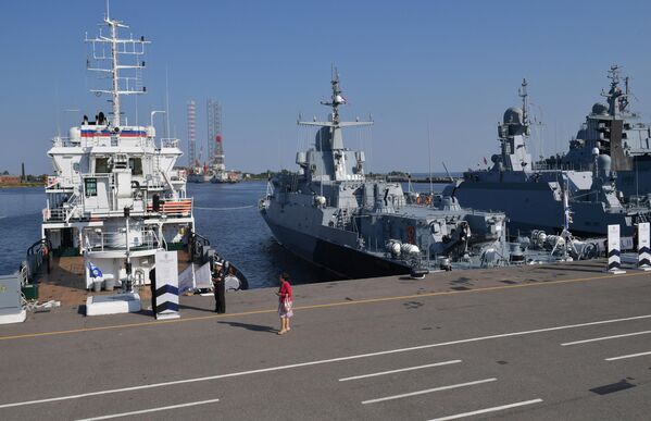Tàu tại Triển lãm Hải quân Quốc tế IMDS-2023 ở Kronstadt. - Sputnik Việt Nam