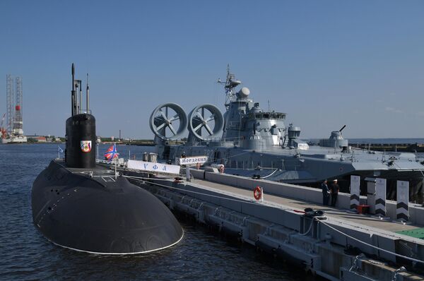 Thủy phi cơ Mordovia và tàu ngầm Ufa tại Triển lãm Hải quân Quốc tế IMDS-2023 ở Kronstadt. - Sputnik Việt Nam