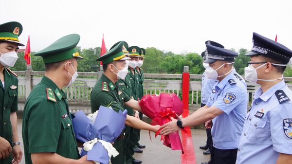 Cao Bằng: Khôi phục hoạt động xuất, nhập cảnh tại cửa khẩu quốc tế Tà Lùng - Sputnik Việt Nam
