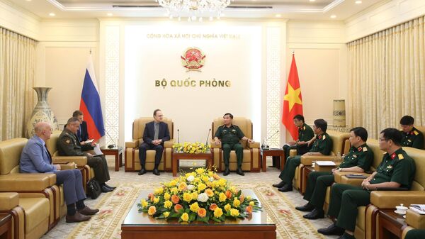 Thượng tướng Hoàng Xuân Chiến tiếp Đại sứ Đặc mệnh toàn quyền Liên bang Nga tại Việt Nam - Sputnik Việt Nam