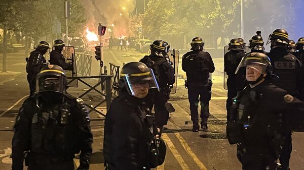 Cảnh sát trong cuộc bạo loạn ở Nanterre, Pháp - Sputnik Việt Nam