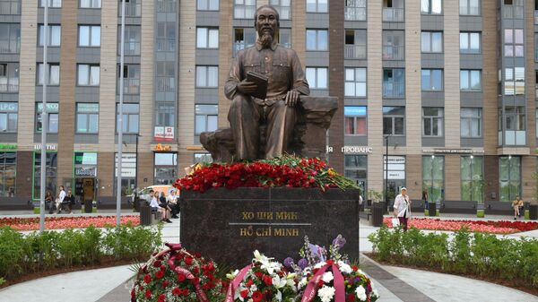 Khánh thành tượng đài Chủ tịch đầu tiên của Việt Nam Hồ Chí Minh tại St. Petersburg - Sputnik Việt Nam